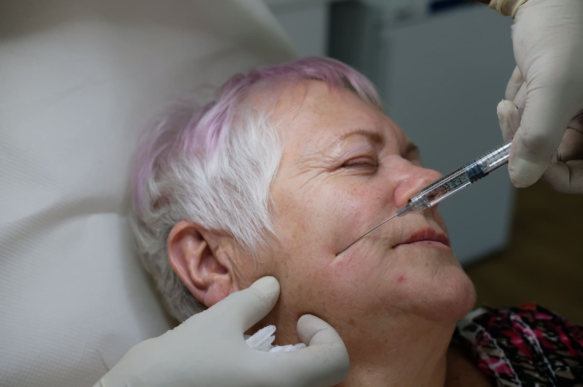 Dr Ahmed Haq aesthetic treatment technique step 2